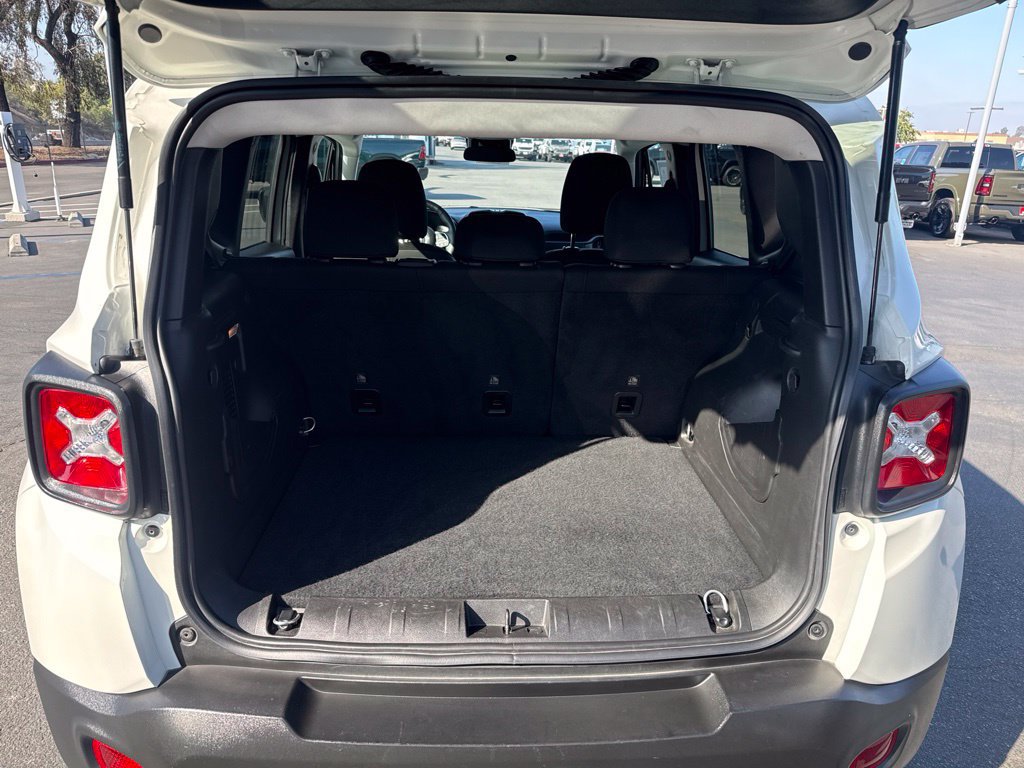 Certified 2023 Jeep Renegade Latitude AWD/4WD image 7