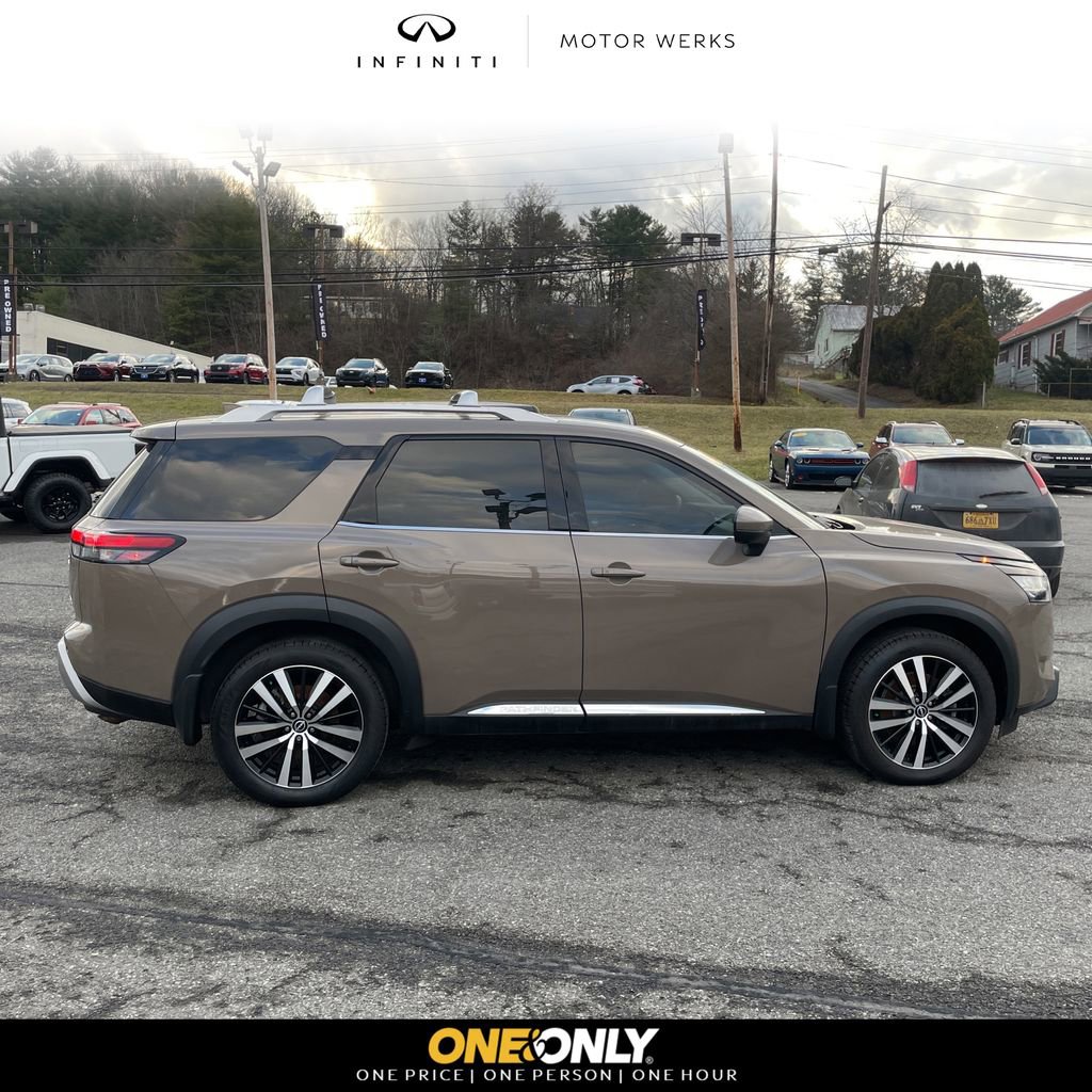 Used 2024 Nissan Pathfinder Platinum w/ Cargo Package