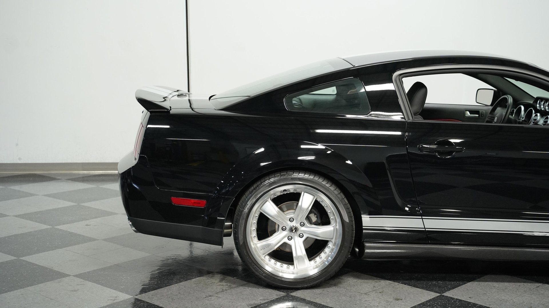 Used 2007 Ford Mustang Shelby GT500 RWD image 23