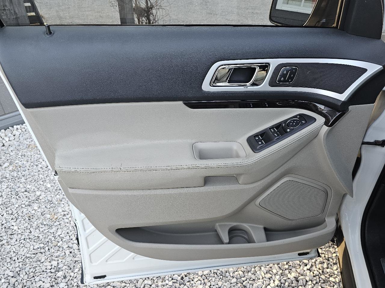 Used 2015 Ford Explorer Limited w/ Equipment Group 302A FWD image 16