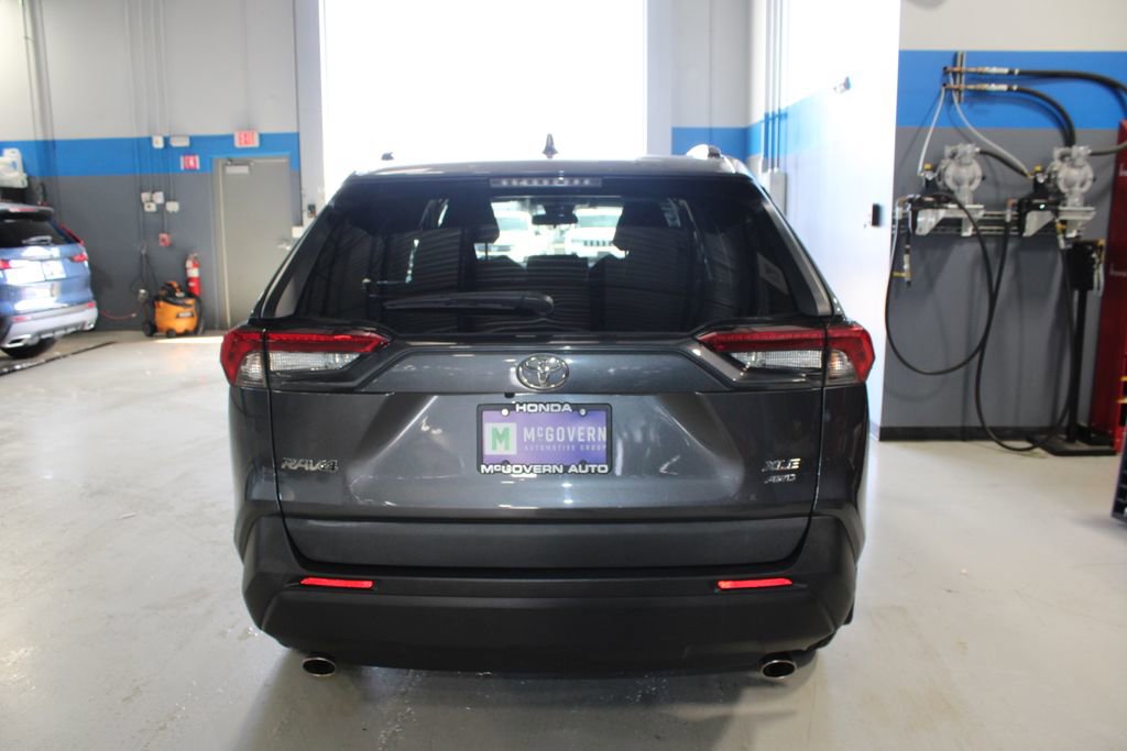 Used 2021 Toyota RAV4 XLE image 39