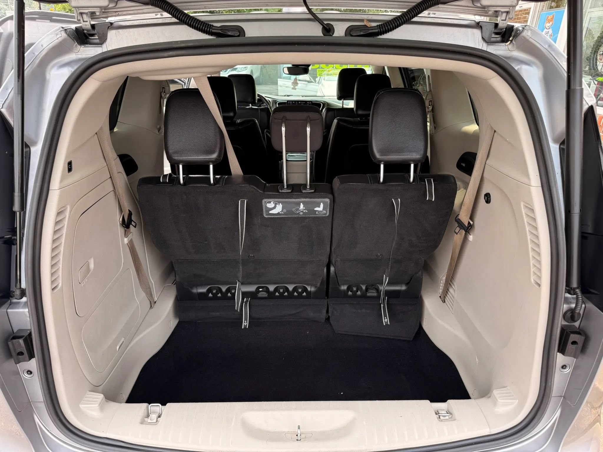 Used 2021 Chrysler Pacifica Touring-L FWD image 13