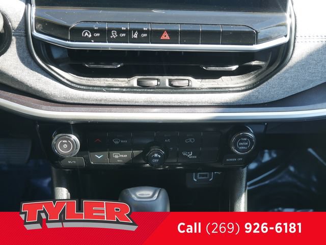 Used 2024 Jeep Compass Latitude AWD/4WD image 30