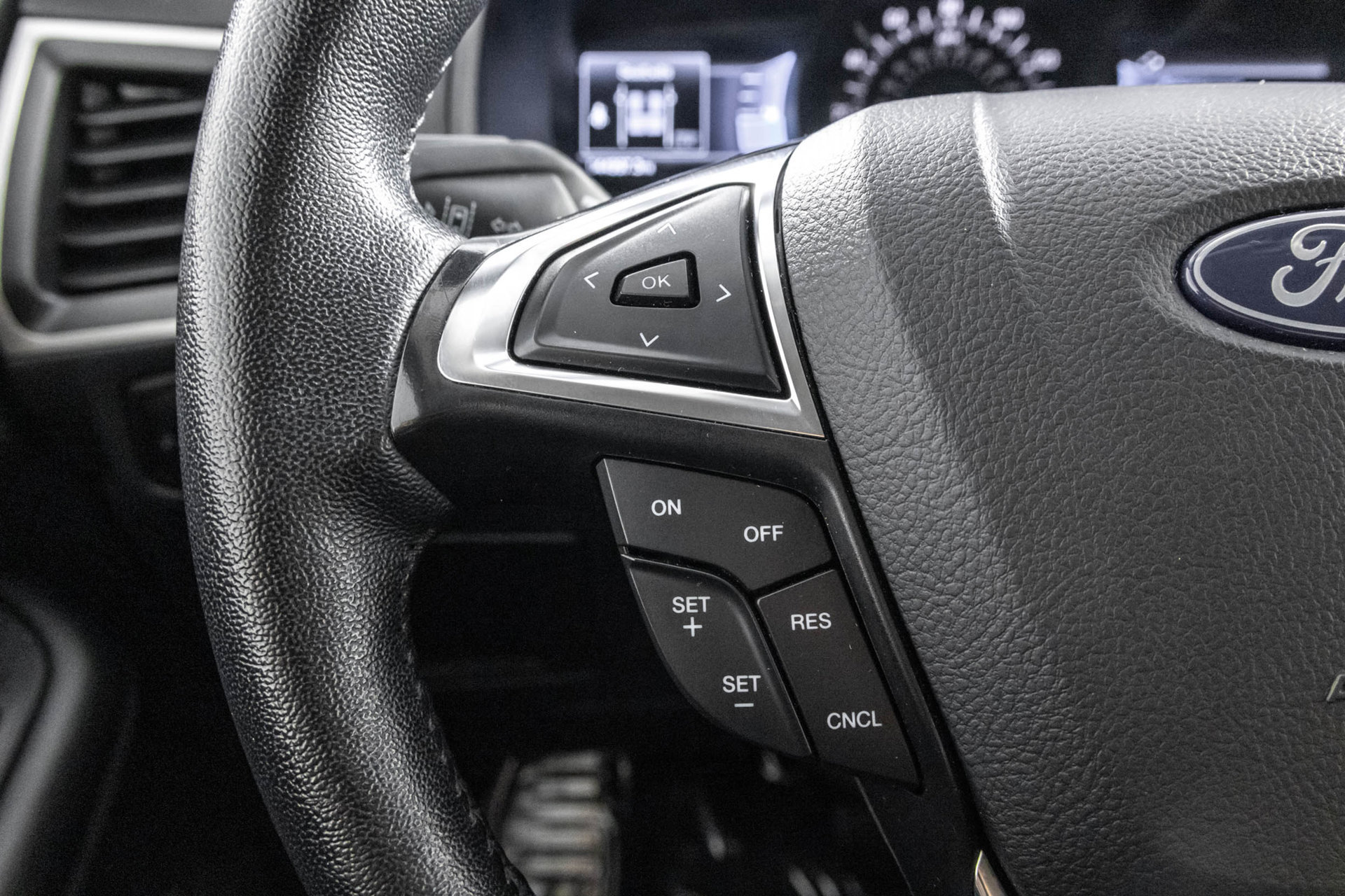 Used 2024 Ford Edge SEL AWD/4WD image 25