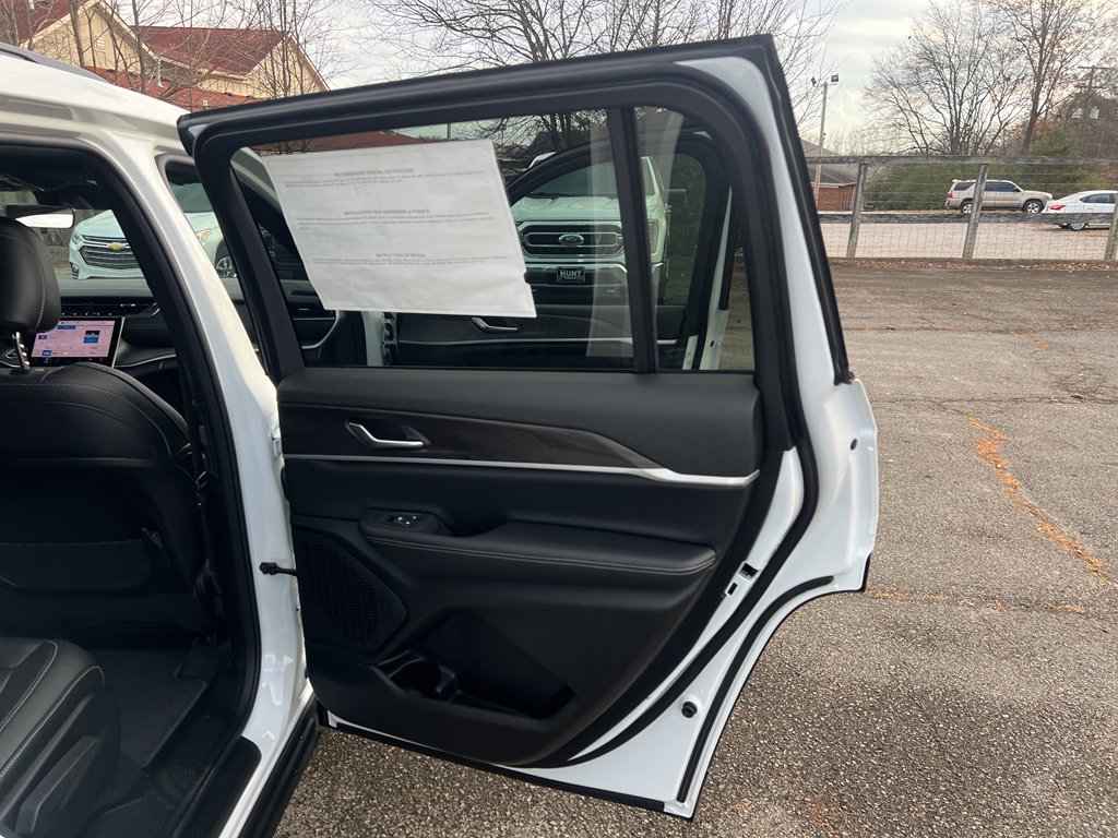 New 2025 Jeep Grand Cherokee L Limited w/ Black Appearance Package image 15