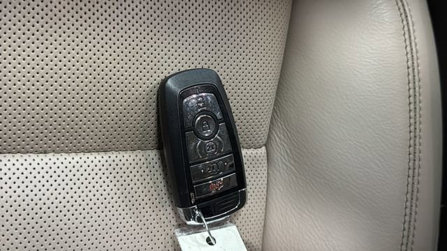Used 2023 Lincoln Aviator Grand Touring w/ Equipment Group 301A AWD/4WD image 9