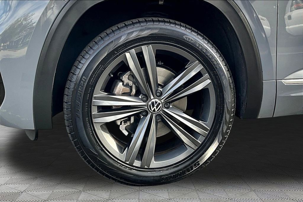 Used 2022 Volkswagen Atlas Cross Sport SEL R-Line AWD/4WD image 33