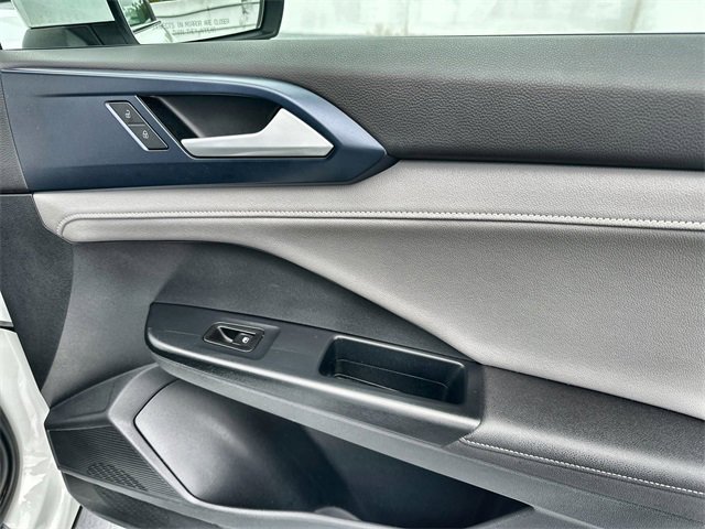 Used 2024 Volkswagen Taos SE image 30