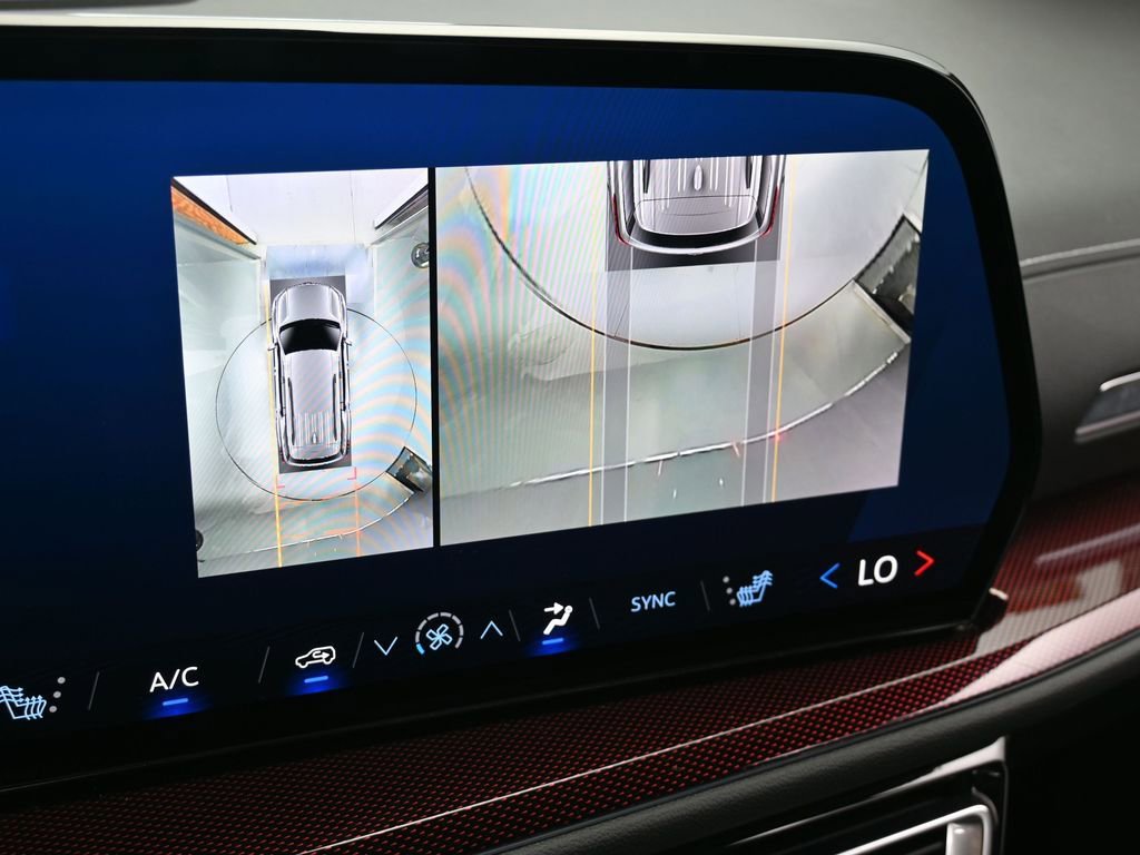 Used 2024 Chevrolet Traverse Z71 w/ Enhanced Driving Package image 25