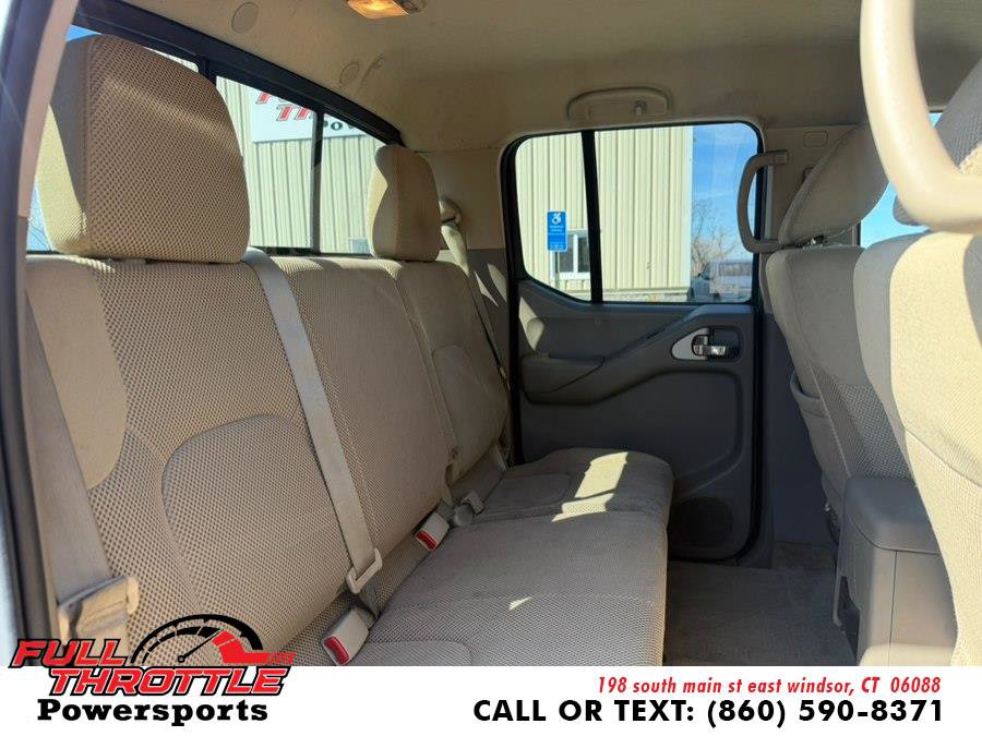 Used 2015 Nissan Frontier SV w/ SV Value Truck Package AWD/4WD image 14