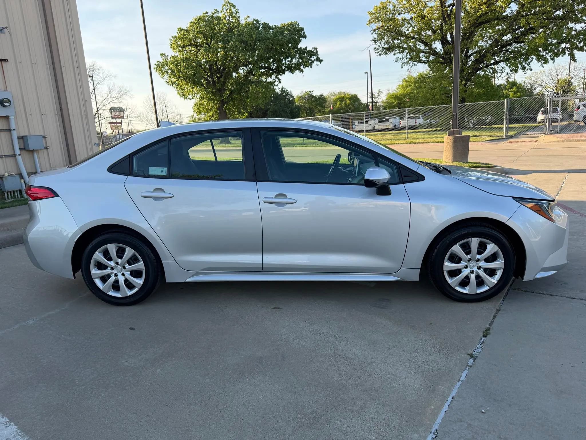 Used 2020 Toyota Corolla LE FWD image 9