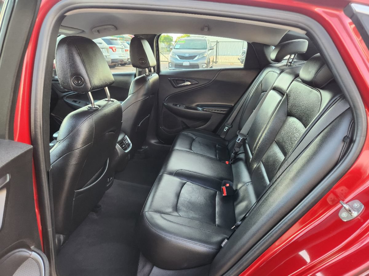 Used 2016 Chevrolet Malibu LT w/ Leather Package FWD image 9