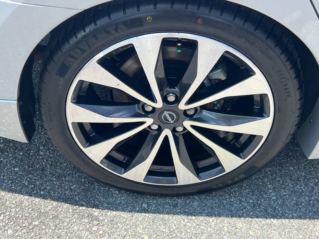 Used 2023 Nissan Maxima Platinum w/ Sport Mat Group FWD image 18