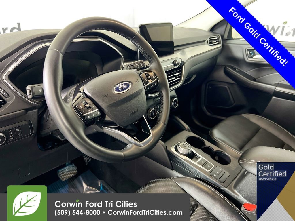 Used 2022 Ford Escape Titanium w/ Class II Trailer Tow Package image 3