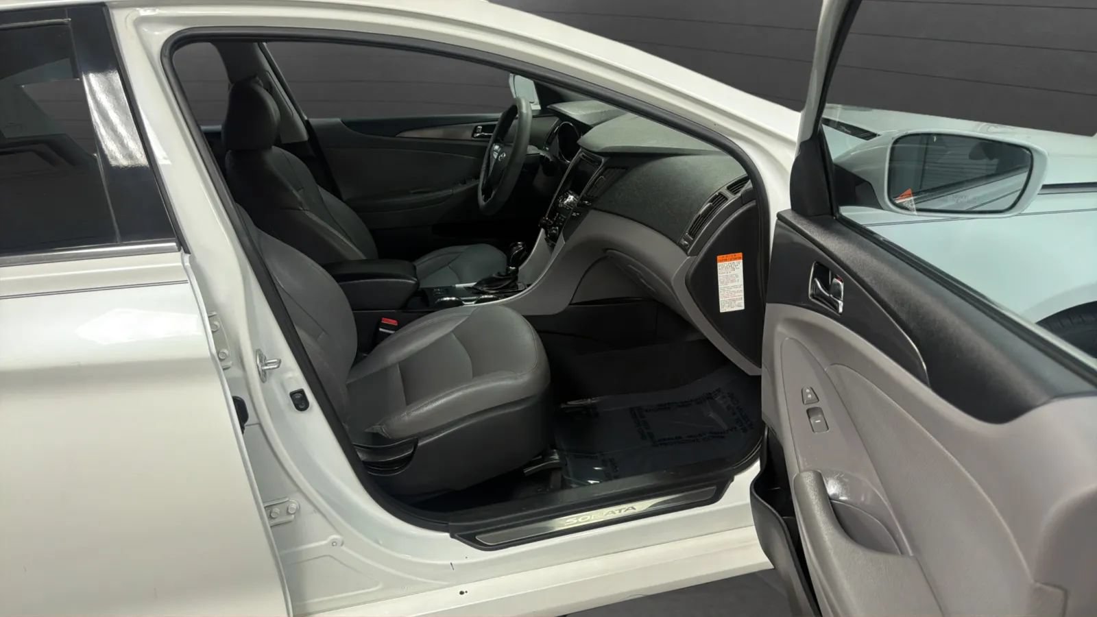 Used 2014 Hyundai Sonata Limited w/ Panoramic Sunroof Package 02 FWD image 22