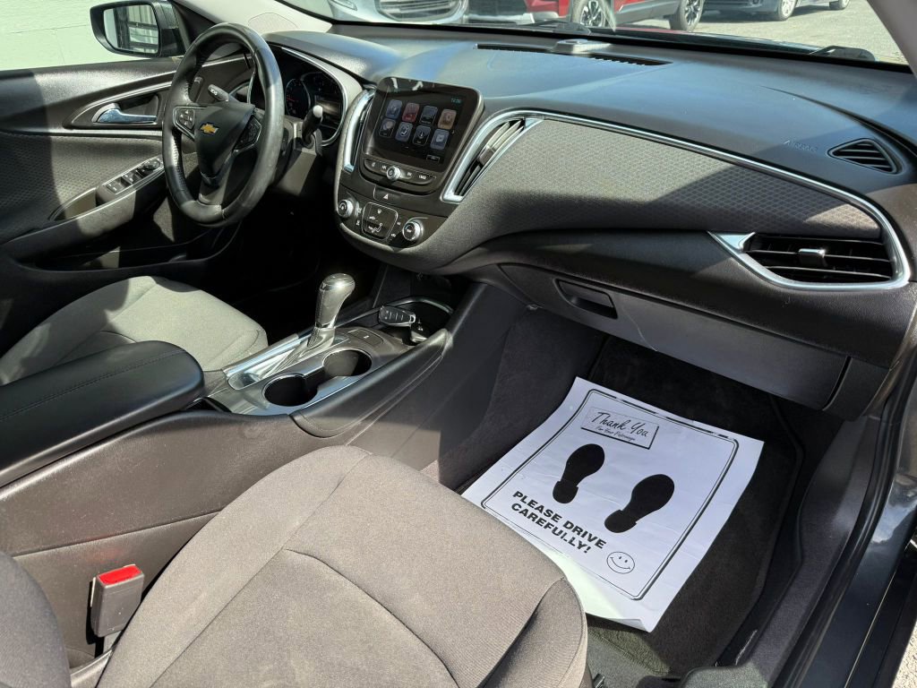Used 2017 Chevrolet Malibu LT image 17