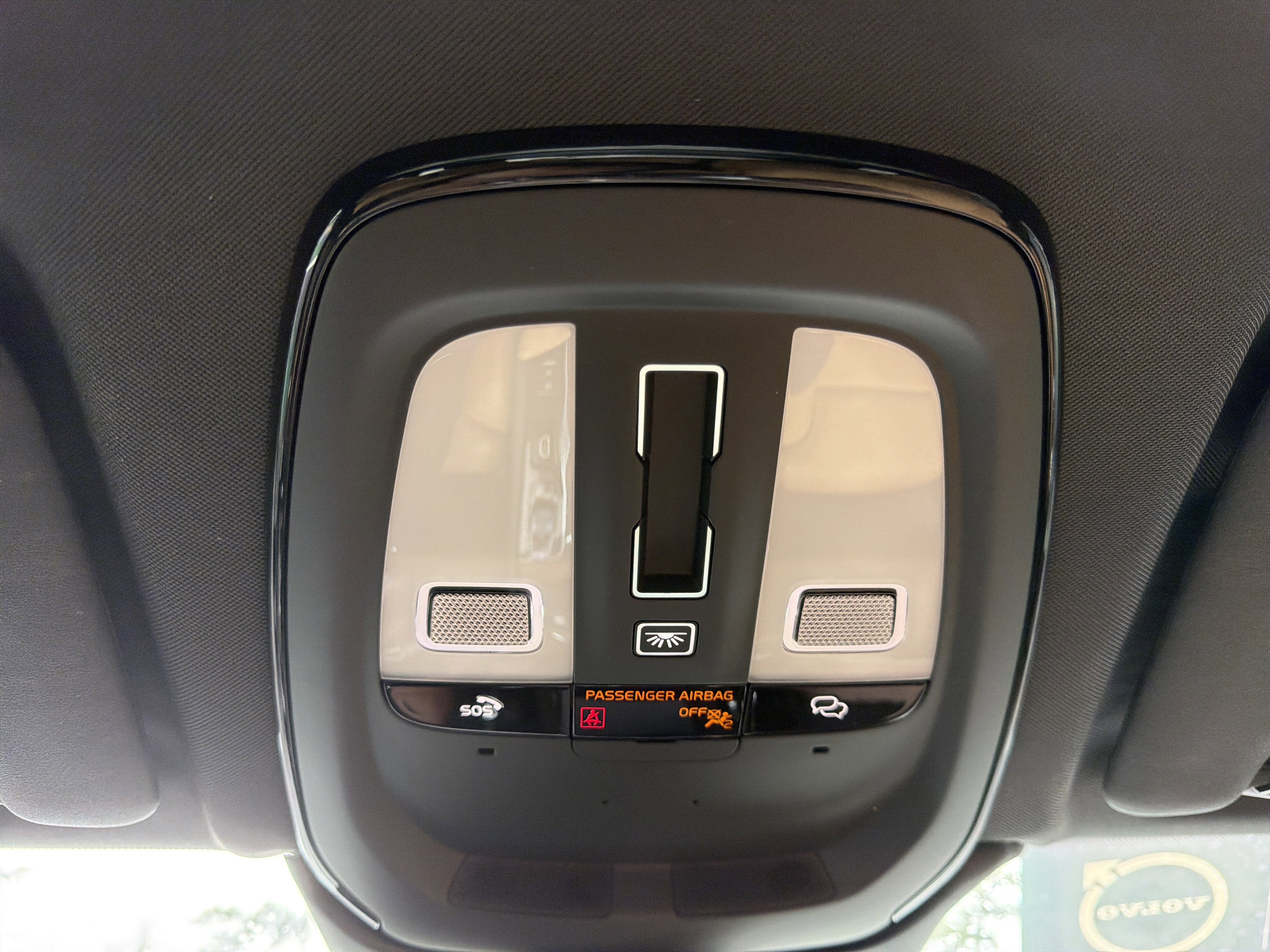 Certified 2024 Volvo XC60 T8 Ultimate w/ Climate Package image 29