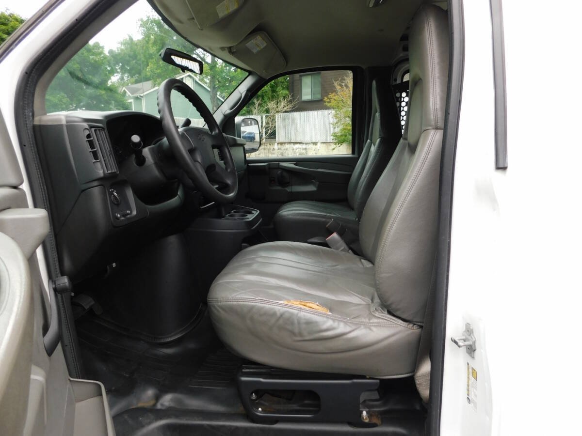 Used 2005 Chevrolet Express 3500 RWD image 6