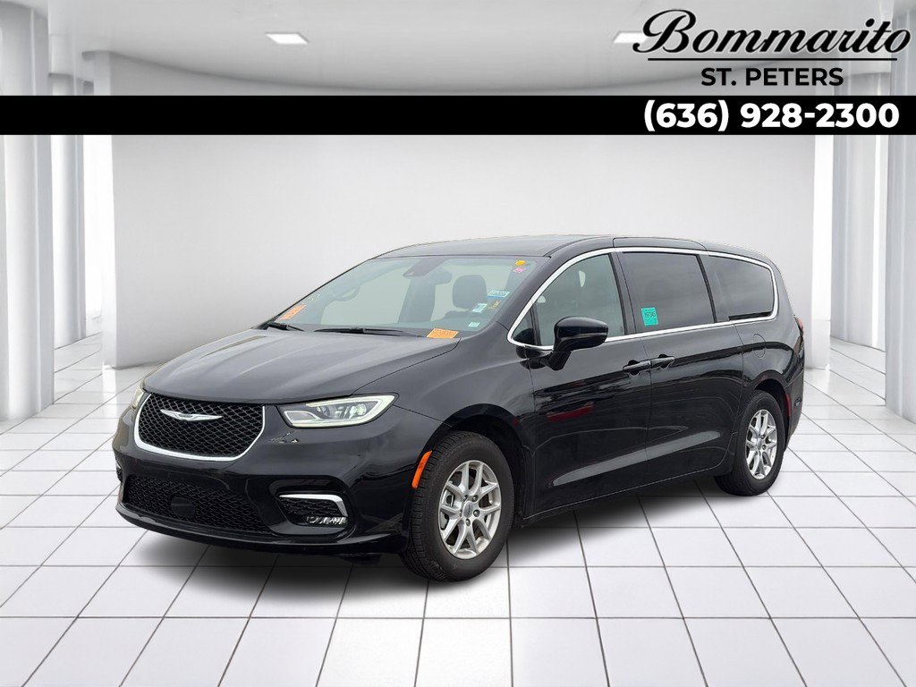 Used 2025 Chrysler Pacifica Select FWD image 1