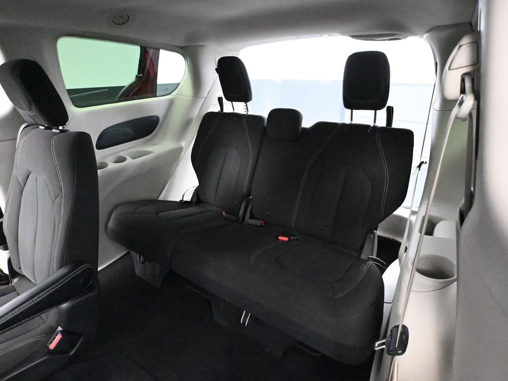 Used 2021 Chrysler Voyager LX image 38