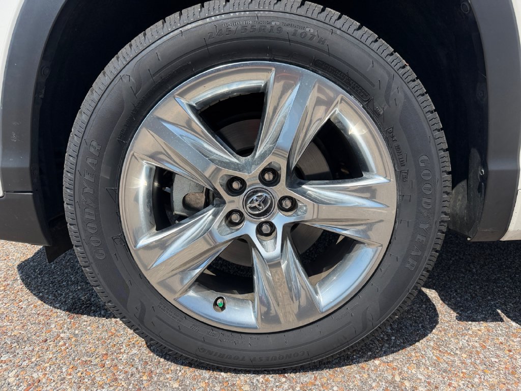 Used 2019 Toyota Highlander Limited FWD image 14