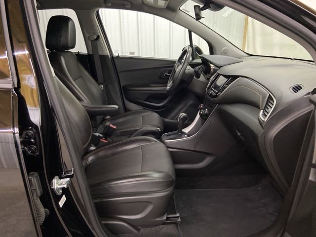 Used 2022 Chevrolet Trax LT w/ LT Convenience Package AWD/4WD image 29