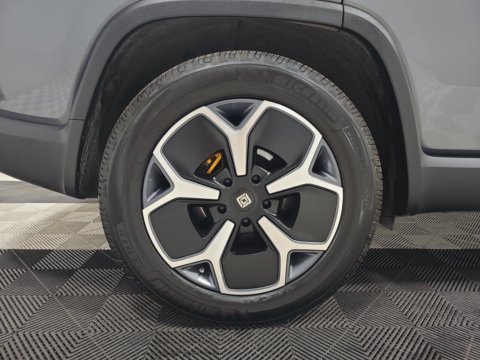 Used 2023 Rivian R1S Adventure AWD/4WD image 12