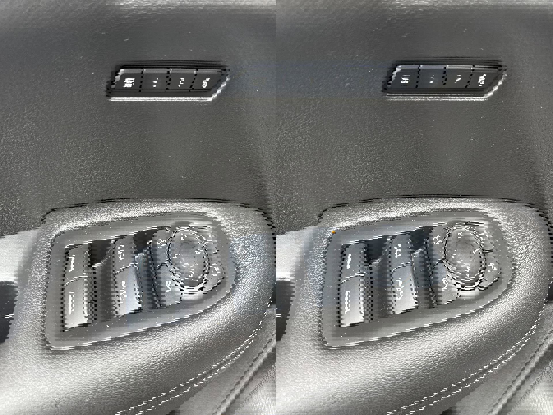 Certified 2023 Cadillac XT6 Premium Luxury FWD image 12