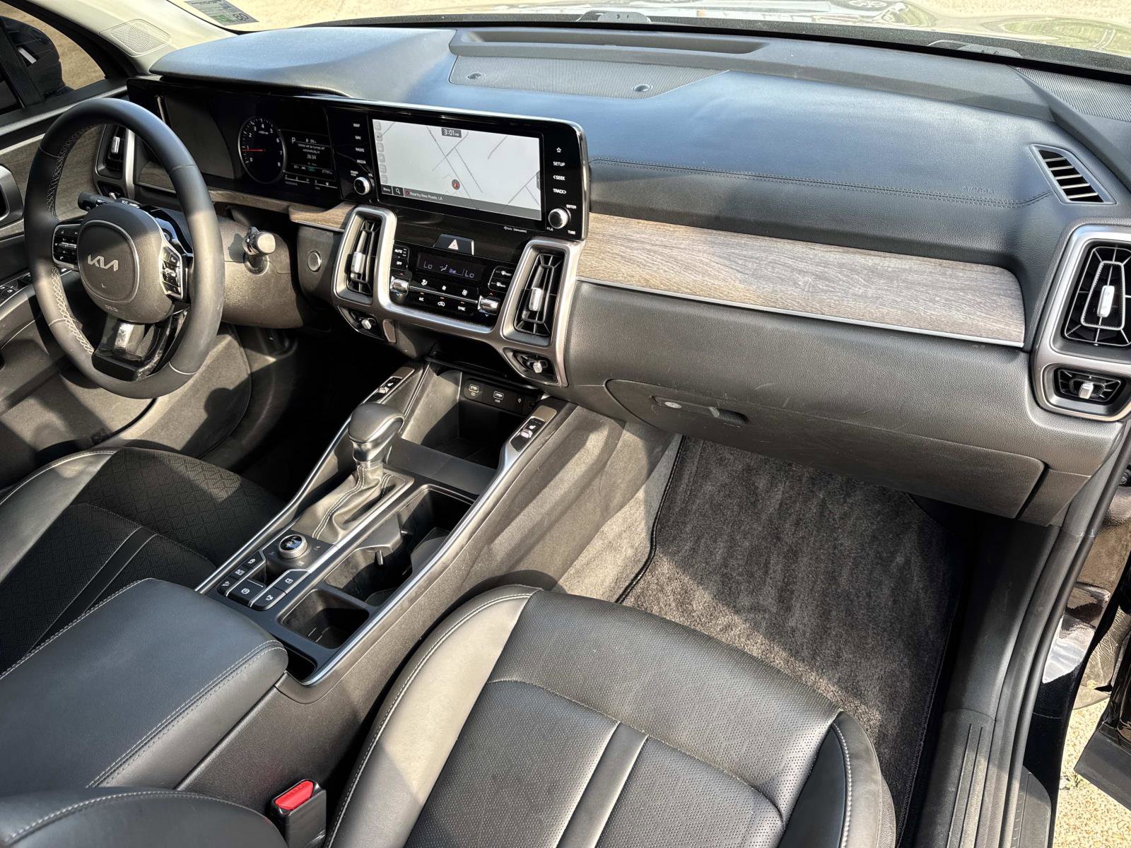 Used 2023 Kia Sorento X-Line EX image 12