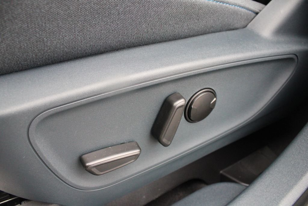 New 2026 Ford Maverick XLT w/ XLT Luxury Package FWD image 3