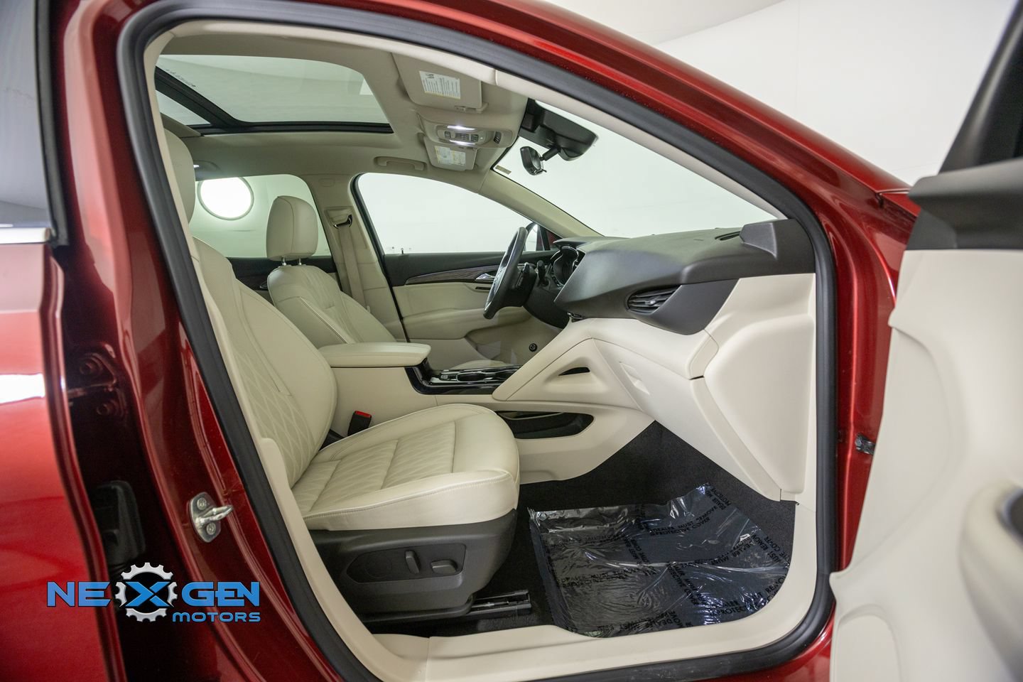 Used 2022 Buick Envision Avenir w/ Technology Package II FWD image 44