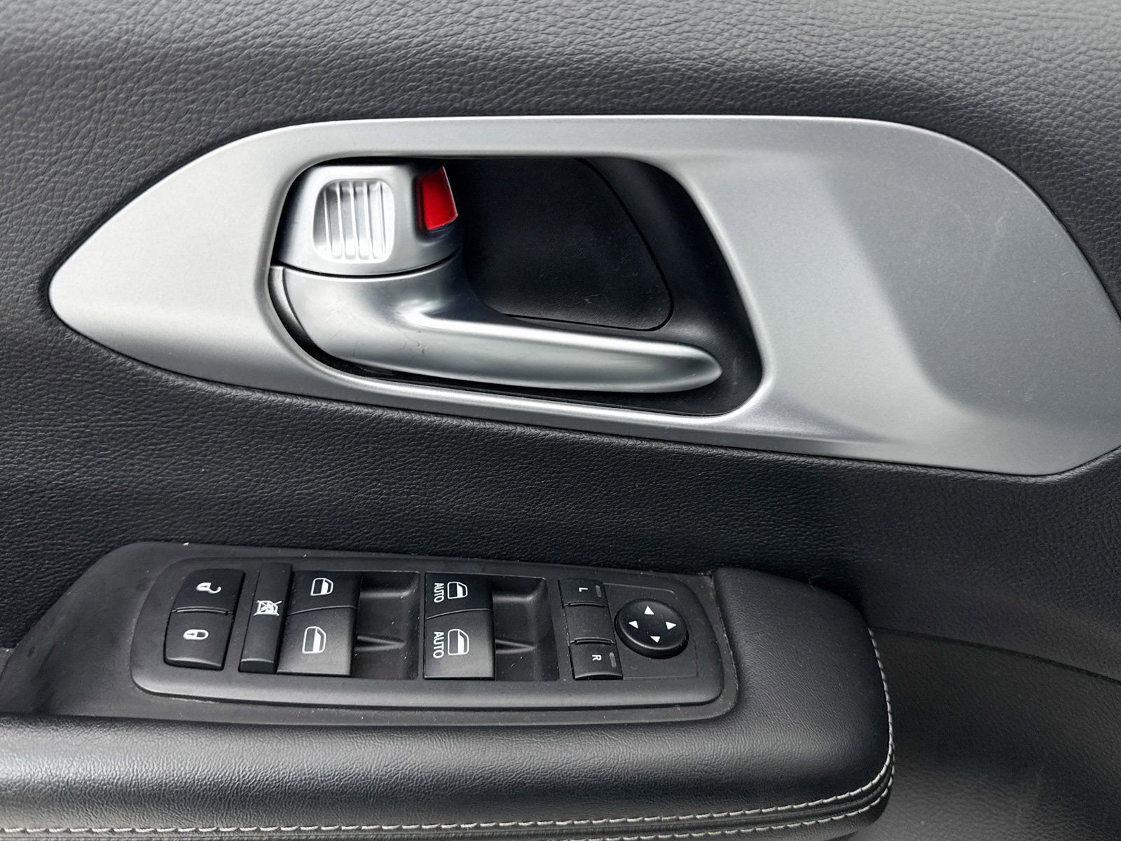 Used 2018 Chrysler Pacifica Touring Plus w/ S Appearance Package image 31