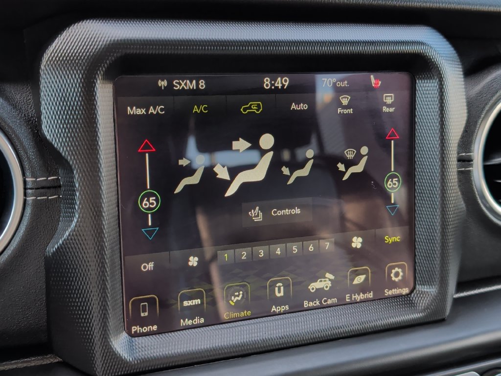 Used 2022 Jeep Wrangler Unlimited Sahara w/ Cold Weather Group AWD/4WD image 21