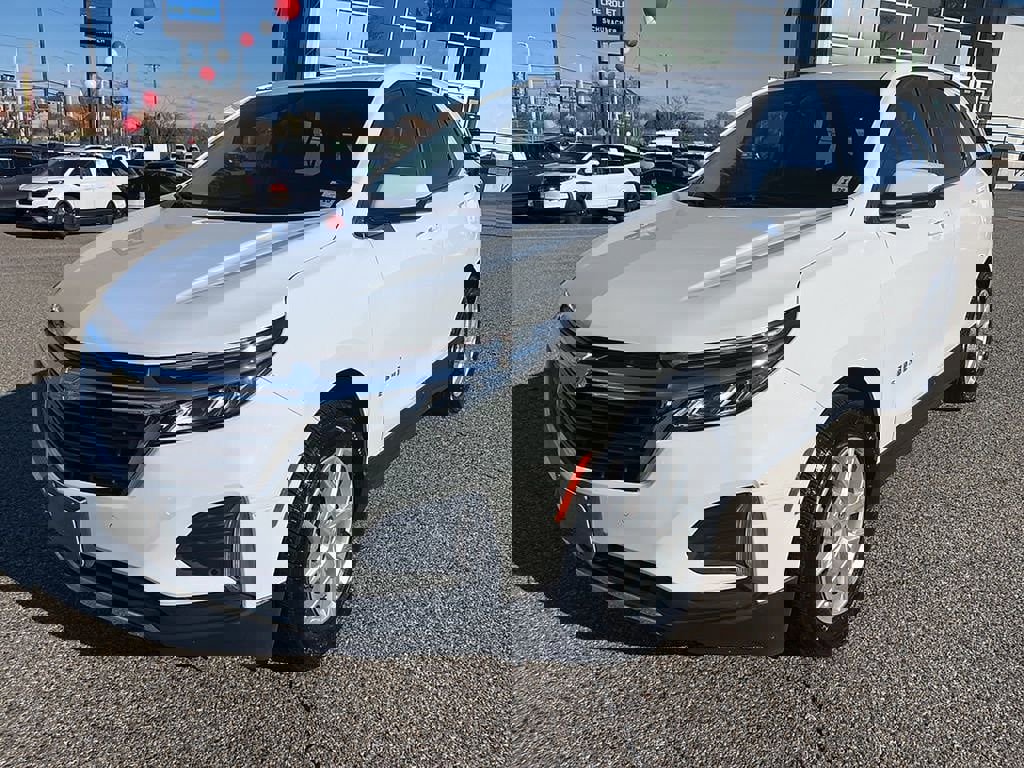 Used 2023 Chevrolet Equinox LT image 3