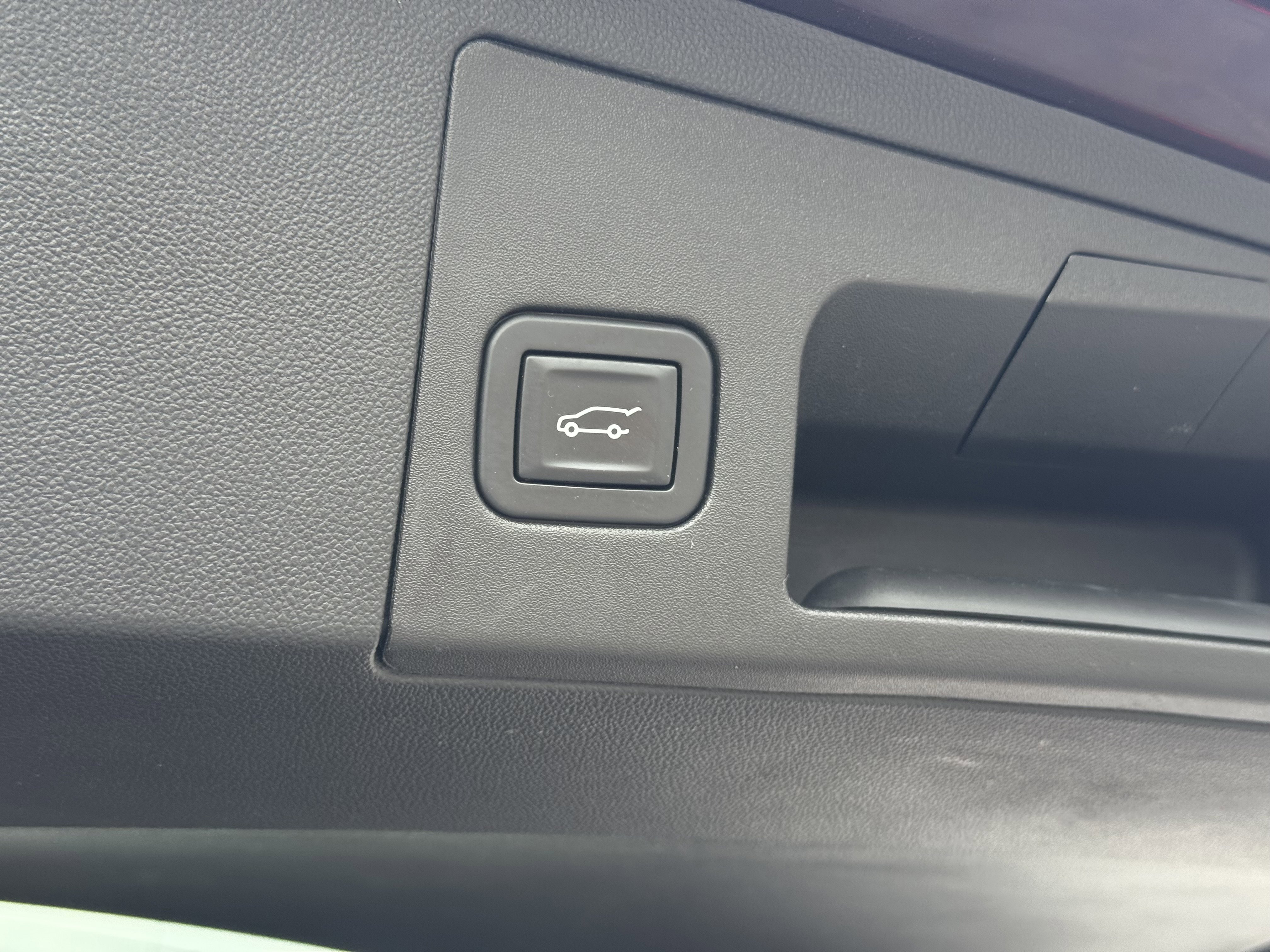 Used 2017 Cadillac XT5 Luxury w/ Driver Awareness Package image 14