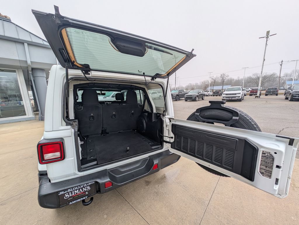 Used 2023 Jeep Wrangler Sahara image 12