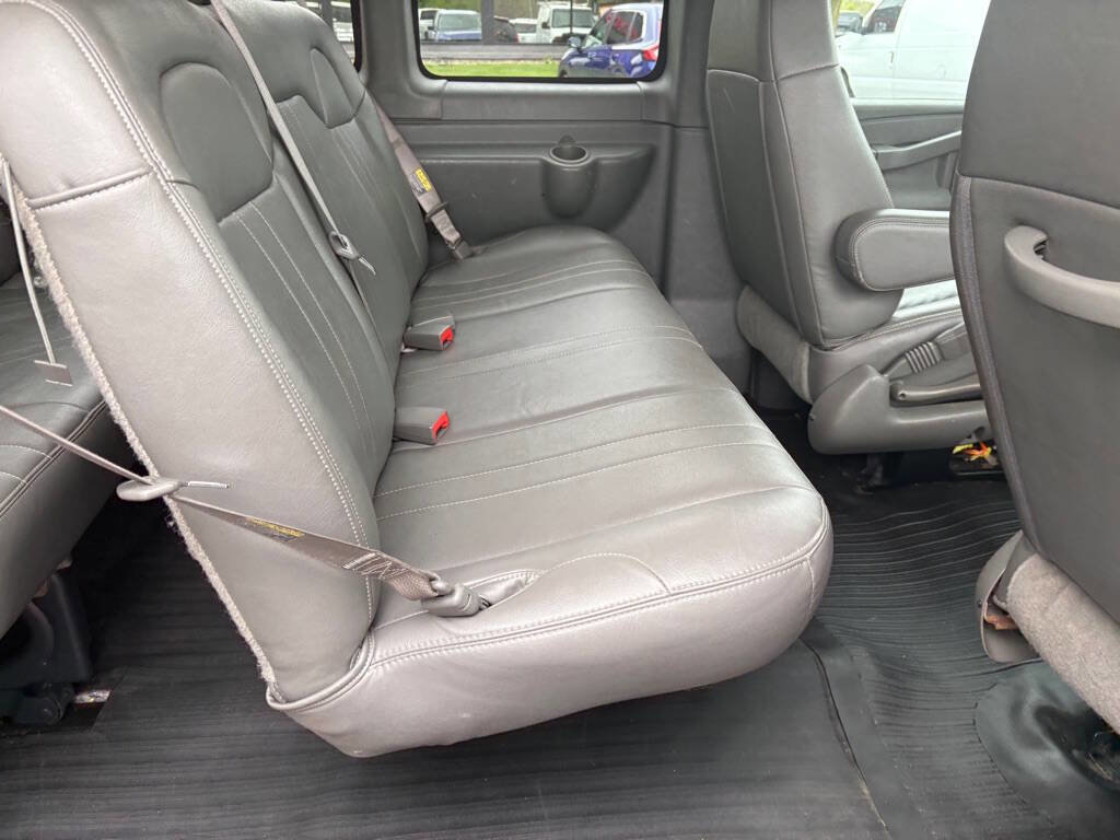 Used 2017 Chevrolet Express 3500 LS RWD image 17