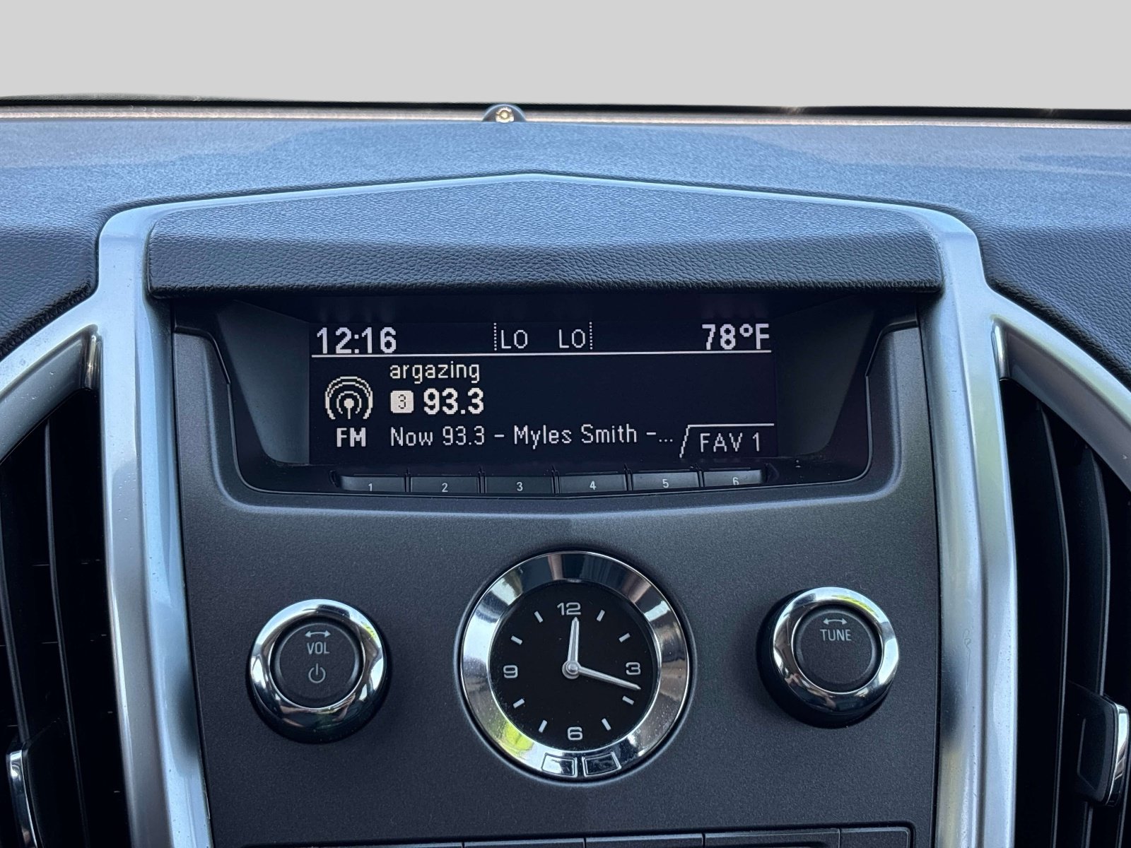 Used 2011 Cadillac SRX Luxury FWD image 22