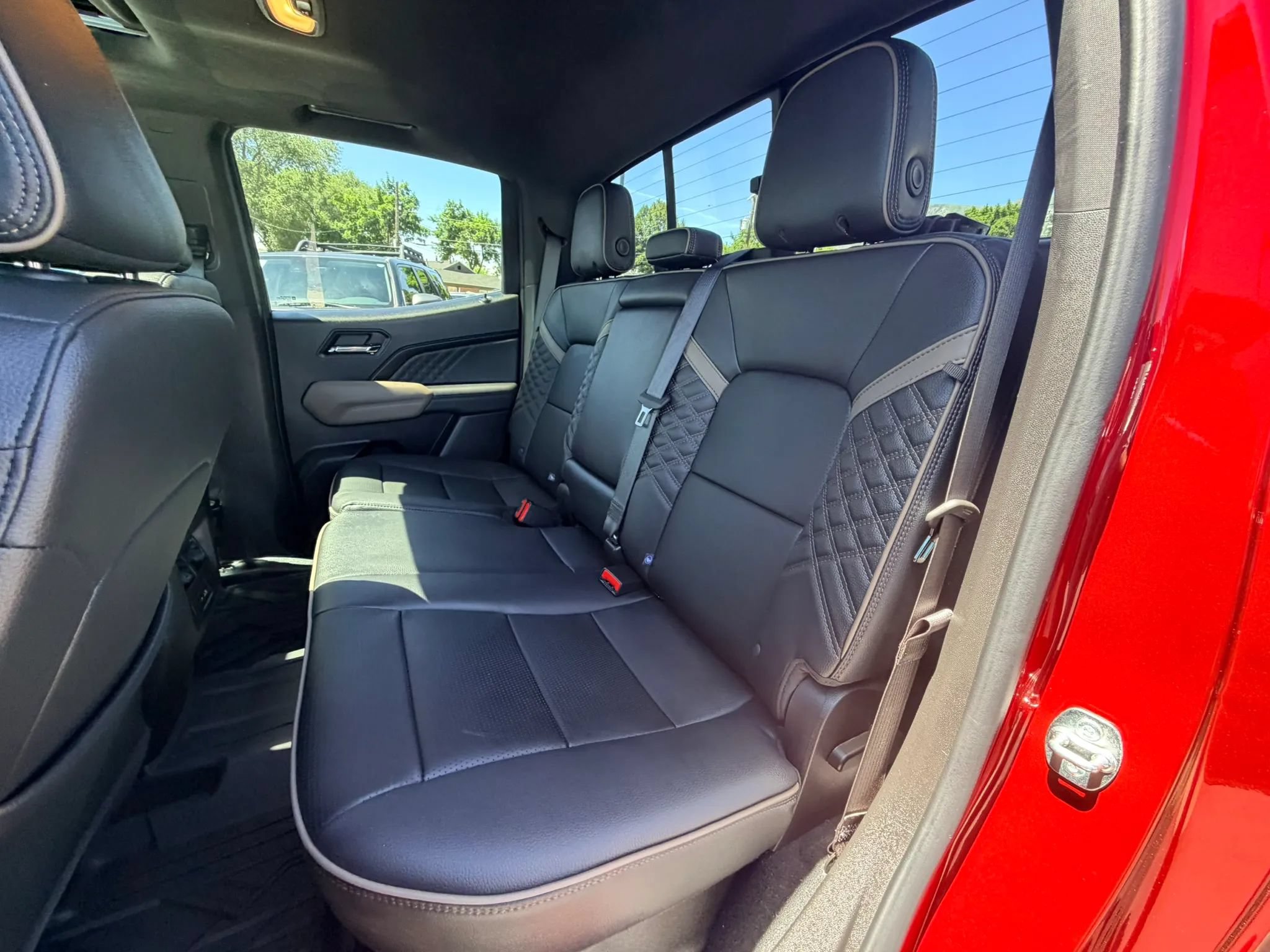 Used 2025 GMC Canyon Denali AWD/4WD image 23
