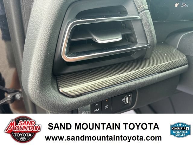 Used 2025 Chevrolet Traverse High Country FWD image 14