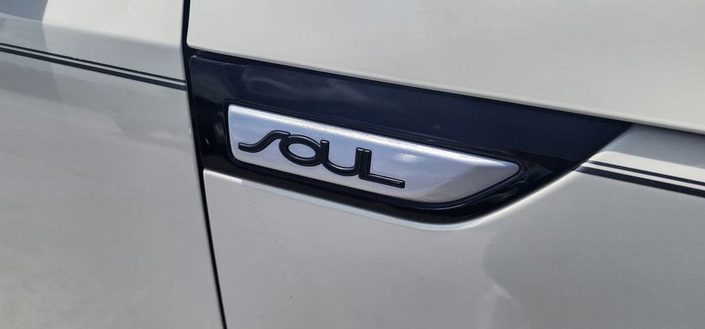Used 2015 Kia Soul ! w/ Sun & Sound Package FWD image 9