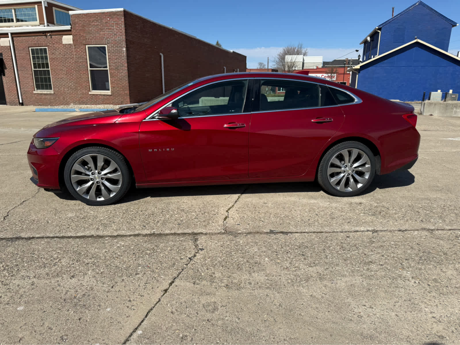 Used 2017 Chevrolet Malibu Premier w/ Premier Sun and Wheel Package image 4