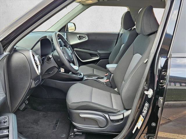 Used 2024 Kia Soul LX w/ Option Group 015 image 16