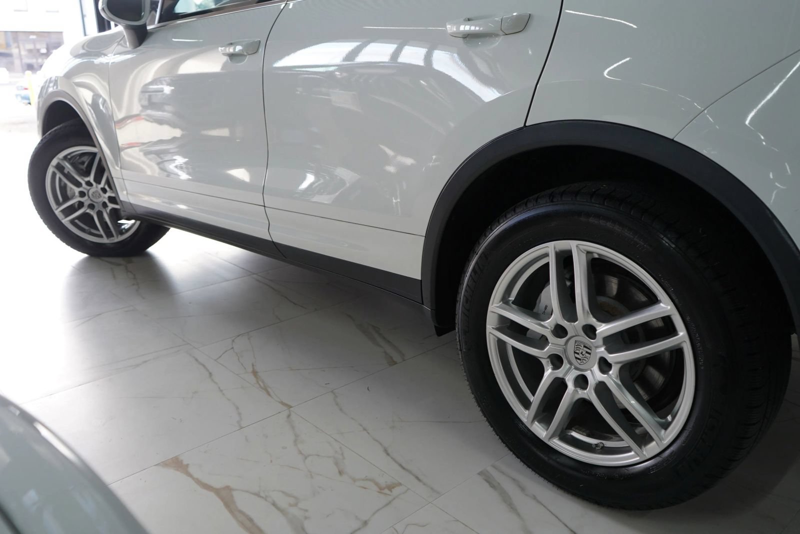 Used 2015 Porsche Cayenne S AWD/4WD image 4