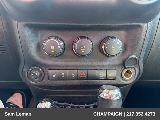 Used 2018 Jeep Wrangler Unlimited Sahara w/ Connectivity Group AWD/4WD image 13