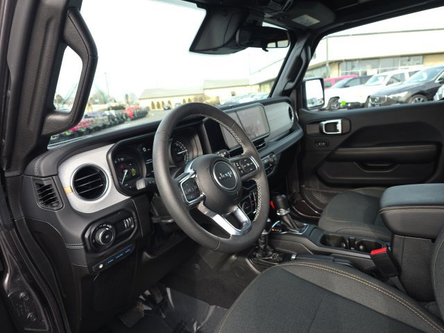 Used 2025 Jeep Wrangler Unlimited Sahara w/ Safety Group AWD/4WD image 14