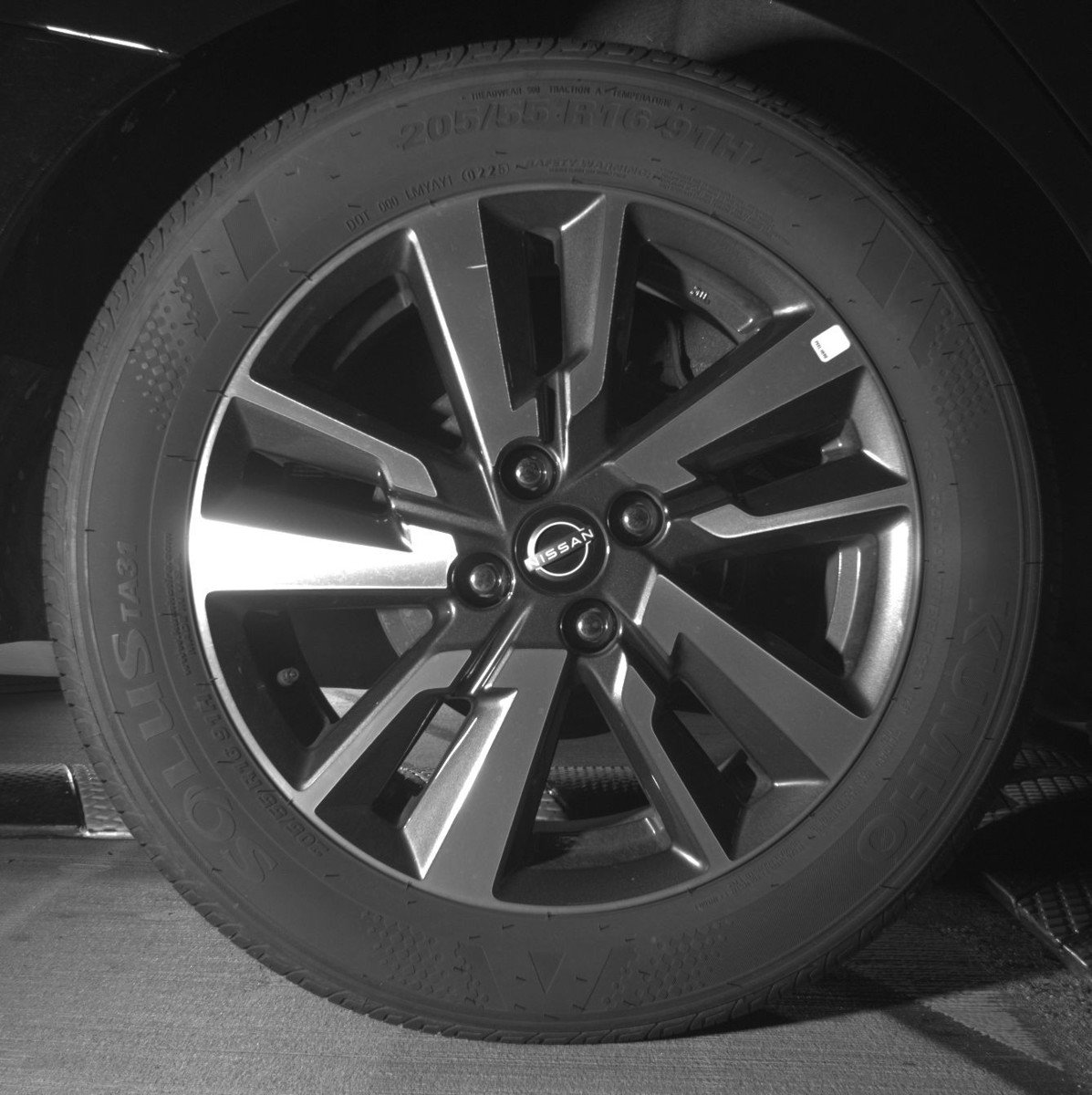 Used 2025 Nissan Versa SV image 15