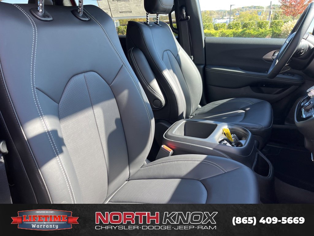 New 2026 Chrysler Voyager LX FWD image 28