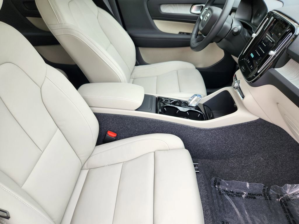 New 2026 Volvo XC40 B5 Plus w/ Protection Package Premier AWD/4WD image 5