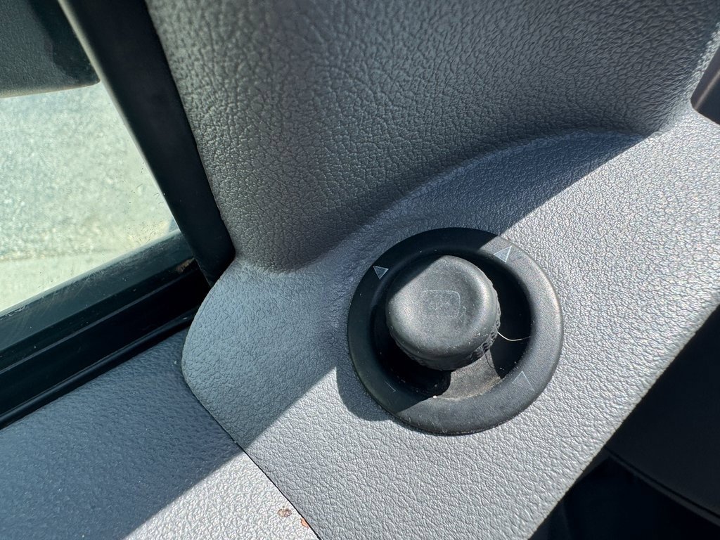 Used 2005 Ford Freestyle SE image 12